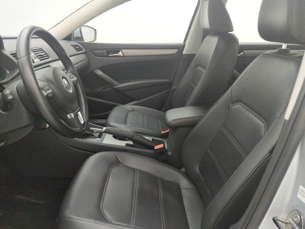 2014 Volkswagen Passat - Driver Front Seat