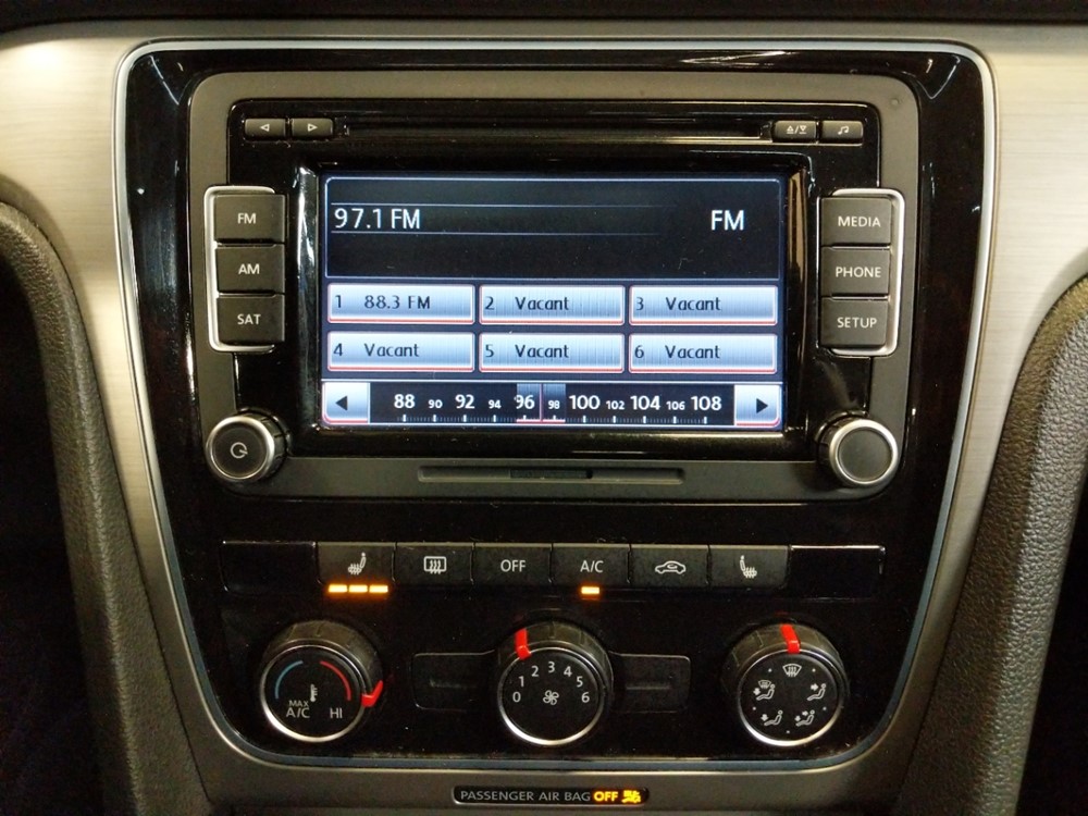 2014 Volkswagen Passat - Stereo Package