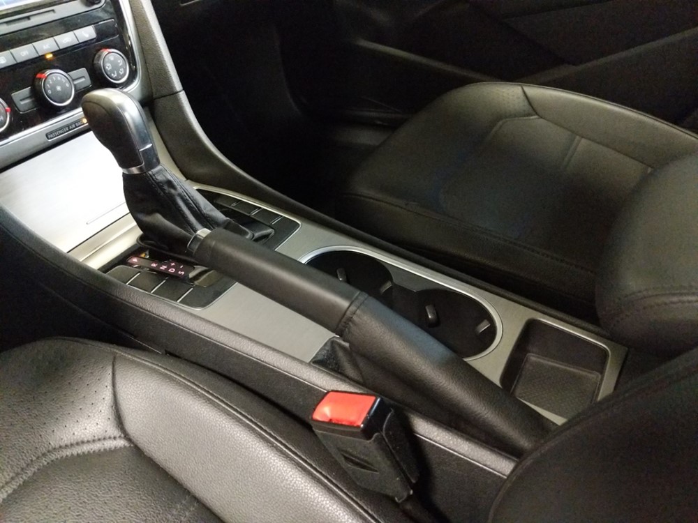 2014 Volkswagen Passat - Center Console/Cup Holders