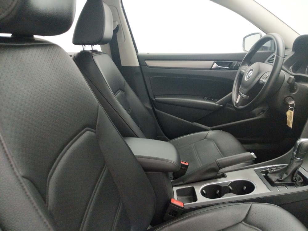 2014 Volkswagen Passat - Passenger Front Seat