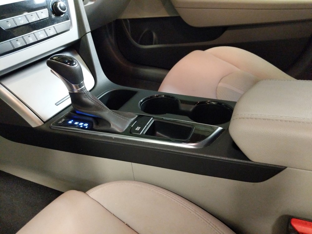 2017 Hyundai Sonata - Center Console/Cup Holders
