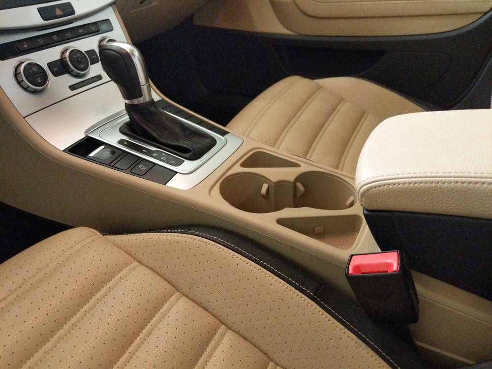 2015 Volkswagen CC - Center Console/Cup Holders