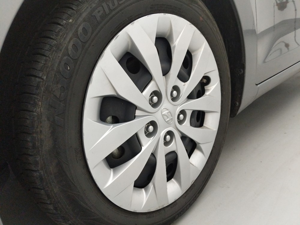 2017 Hyundai Elantra - Wheel