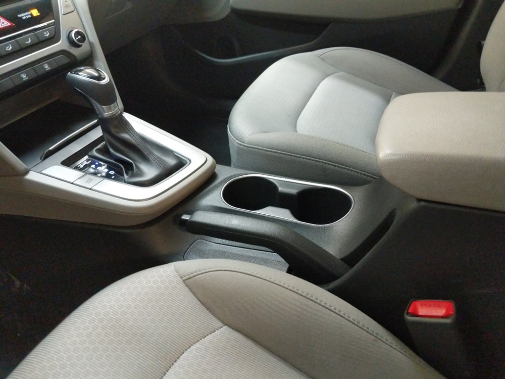 2017 Hyundai Elantra - Center Console/Cup Holders