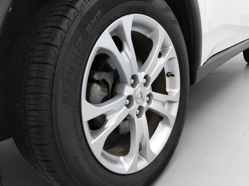 2015 Mitsubishi Outlander - Wheel