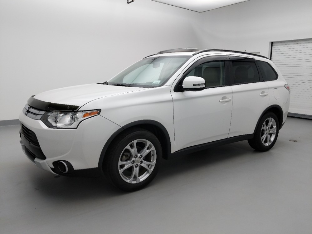 2015 Mitsubishi Outlander - Driver Front Side
