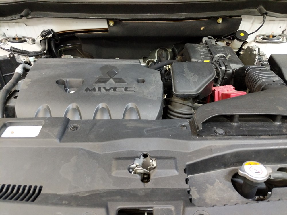 2015 Mitsubishi Outlander - Engine