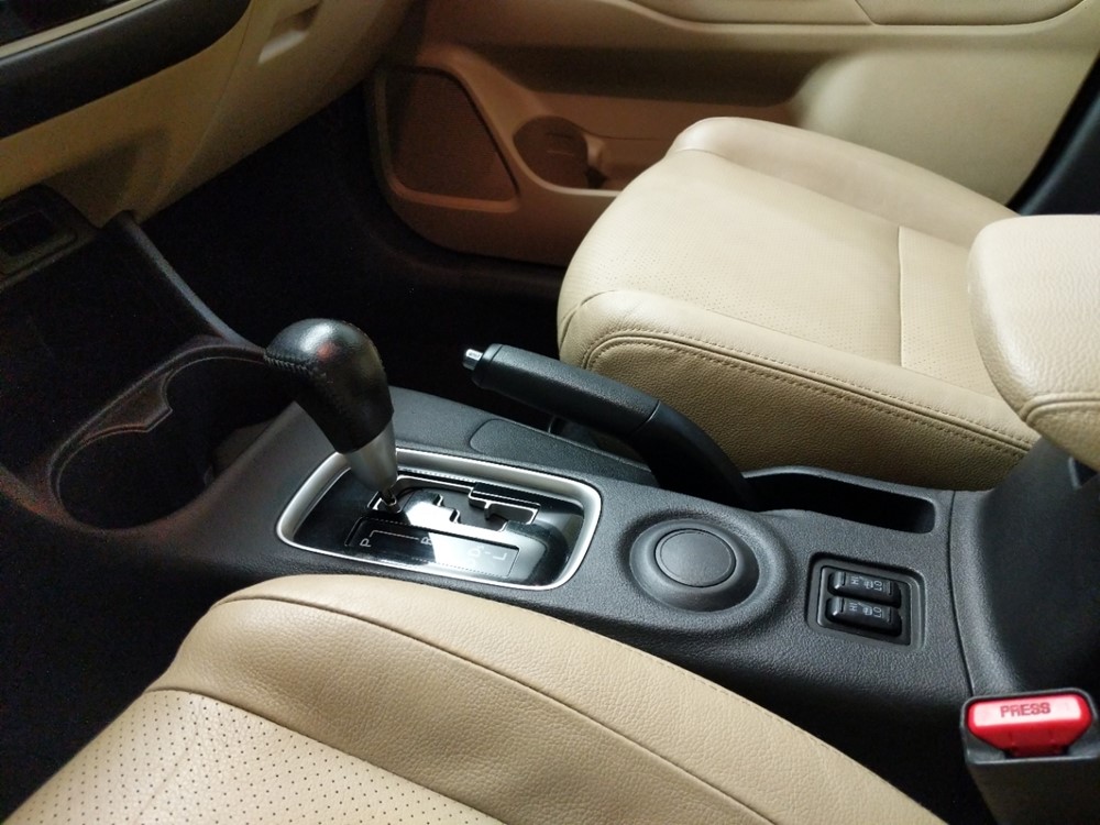 2015 Mitsubishi Outlander - Center Console/Cup Holders