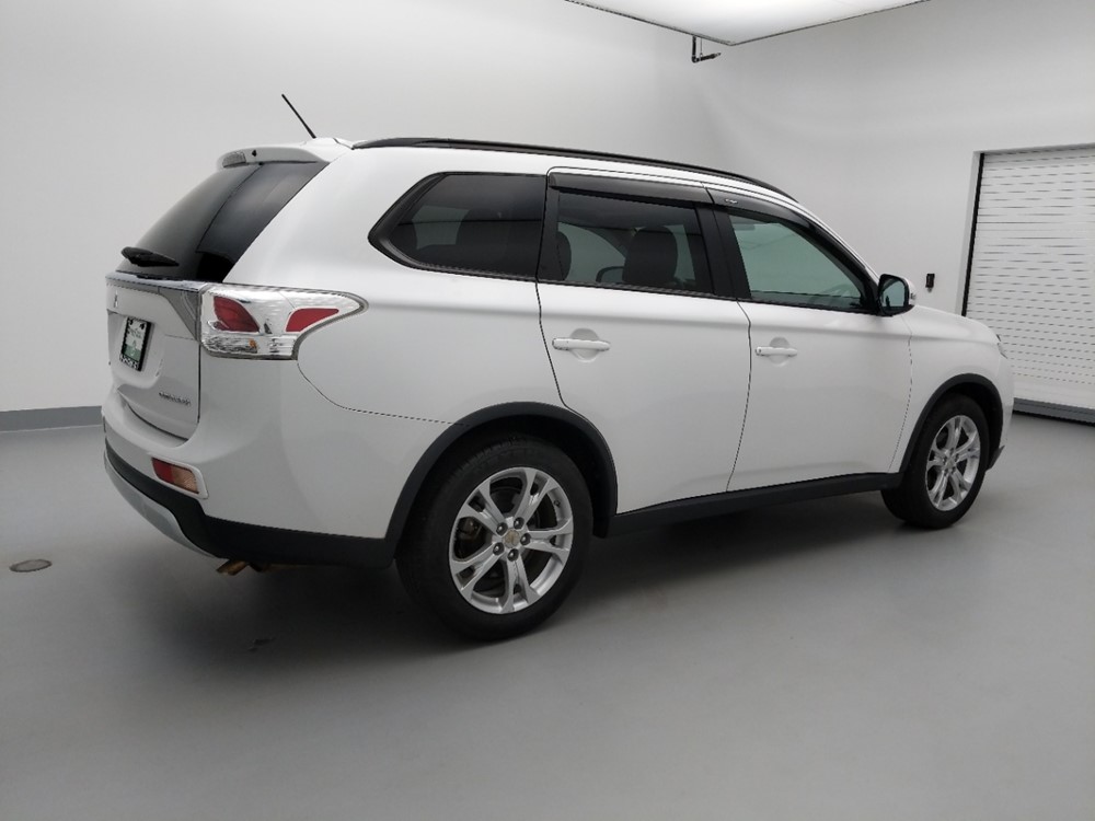 2015 Mitsubishi Outlander - Passenger Rear Side