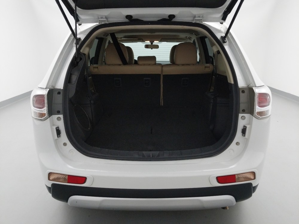 2015 Mitsubishi Outlander - Trunk