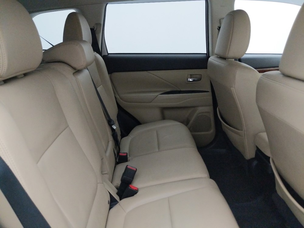 2015 Mitsubishi Outlander - Passenger Rear Seat