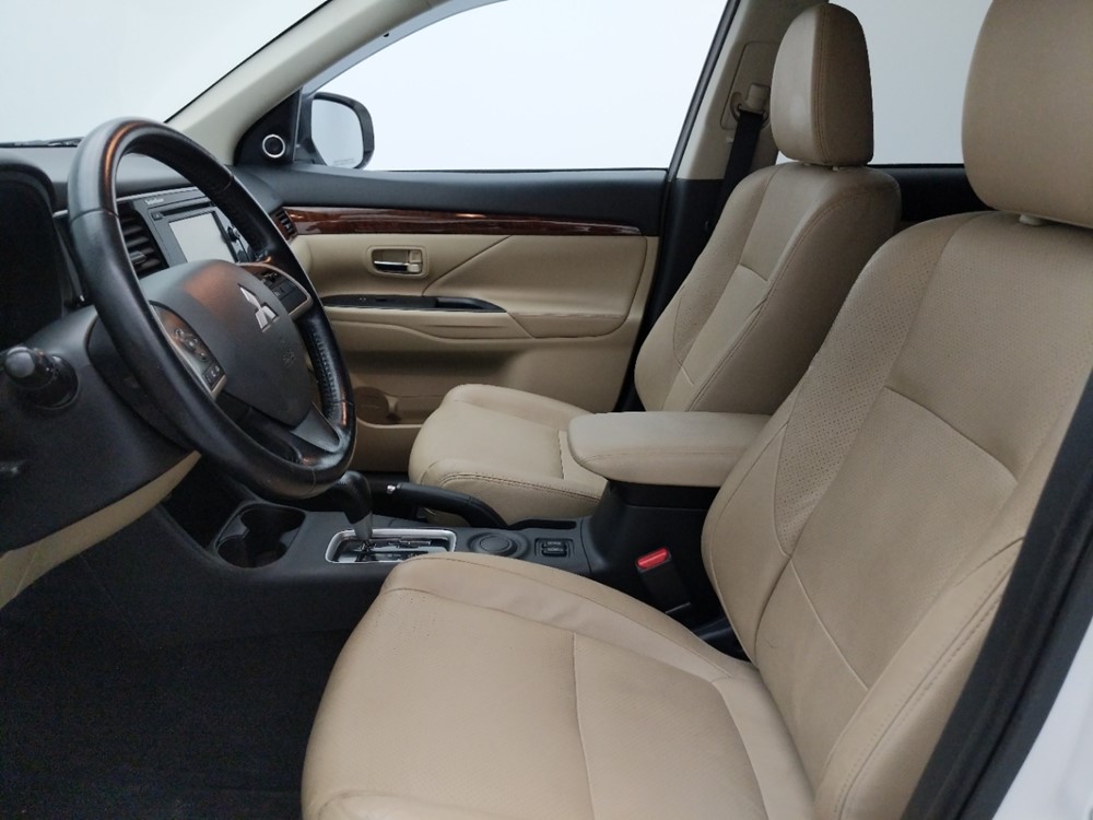 2015 Mitsubishi Outlander - Driver Front Seat