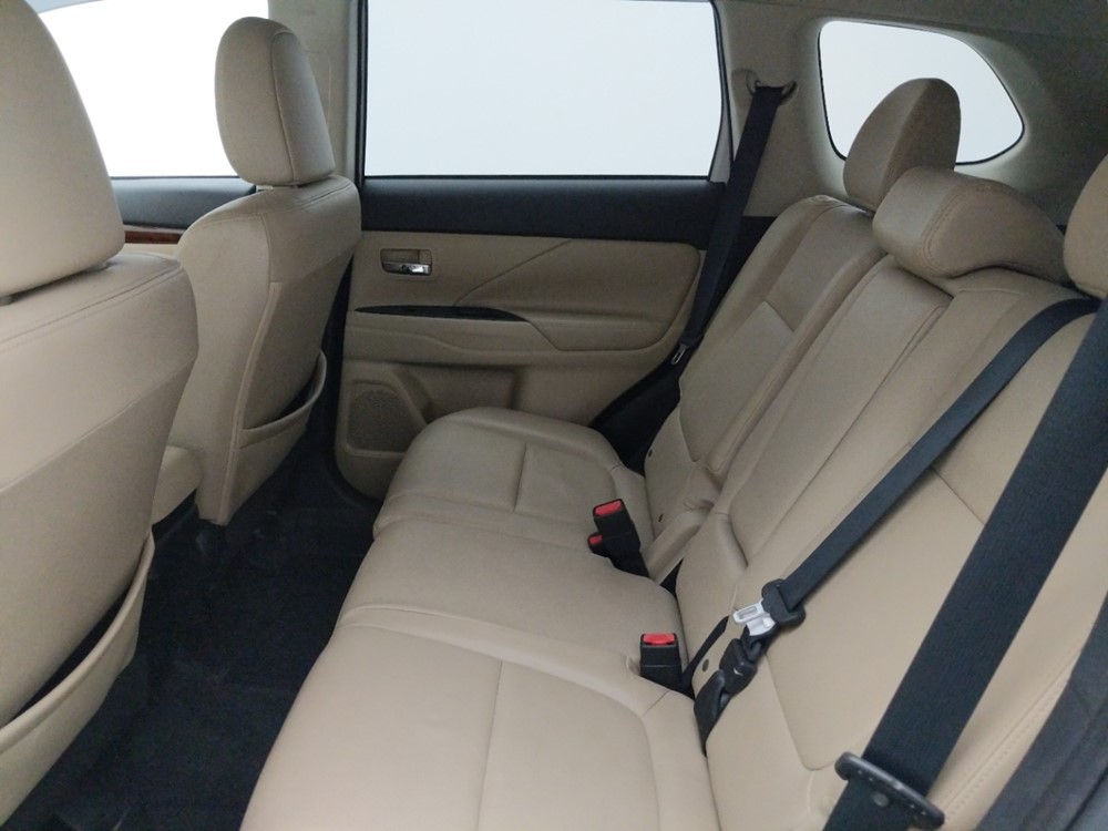 2015 Mitsubishi Outlander - Driver Rear Seat