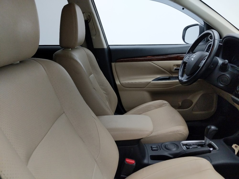 2015 Mitsubishi Outlander - Passenger Front Seat