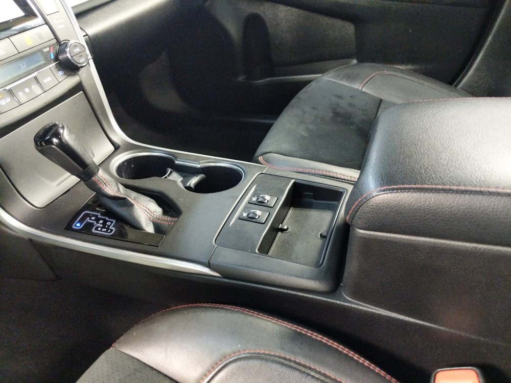 2016 Toyota Camry - Center Console/Cup Holders