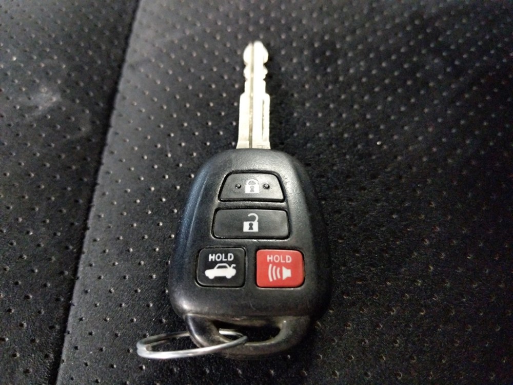 2016 Toyota Camry - Keys