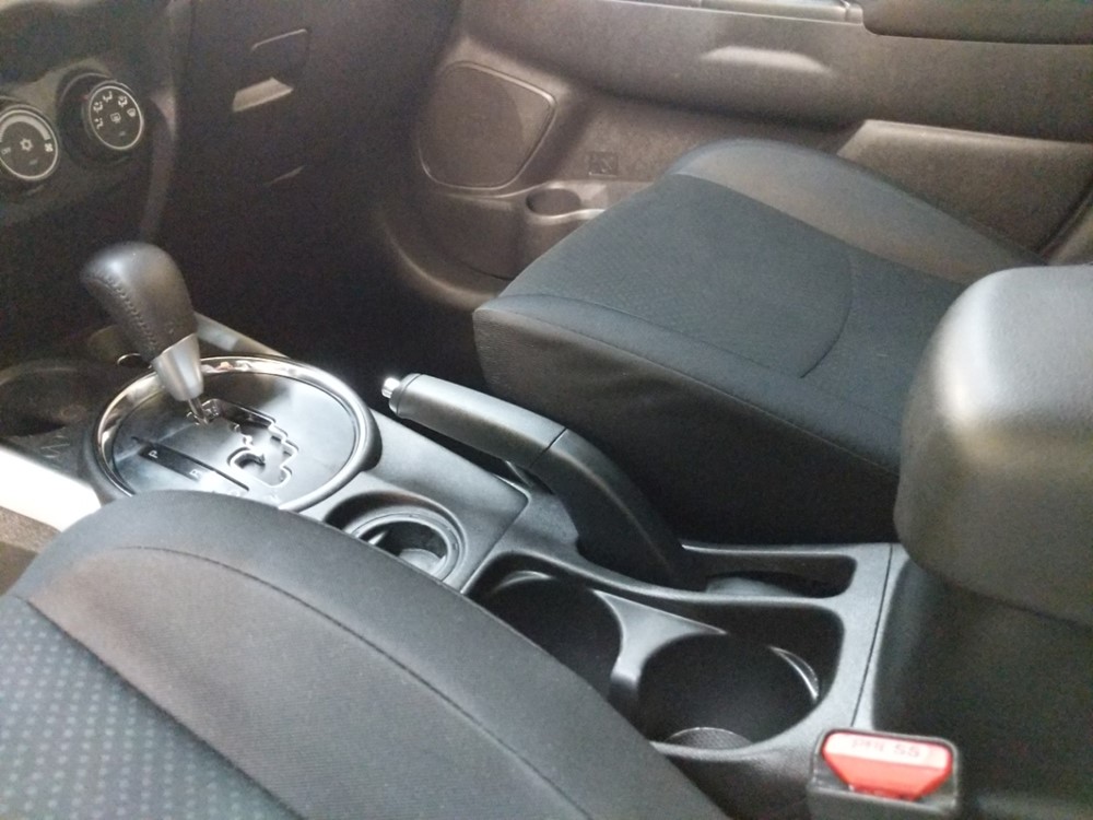 2014 Mitsubishi Outlander - Center Console/Cup Holders
