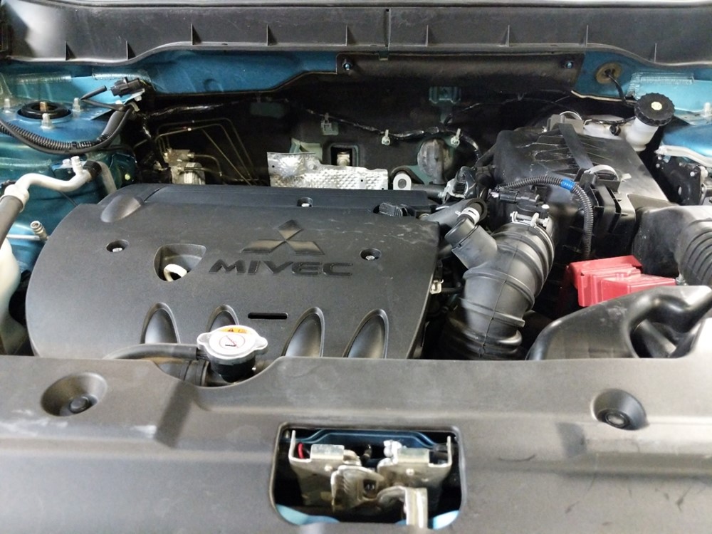 2014 Mitsubishi Outlander - Engine