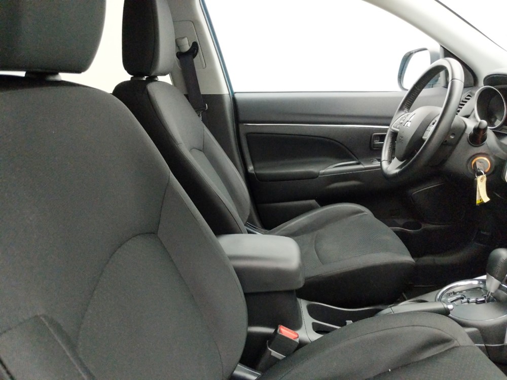 2014 Mitsubishi Outlander - Passenger Front Seat