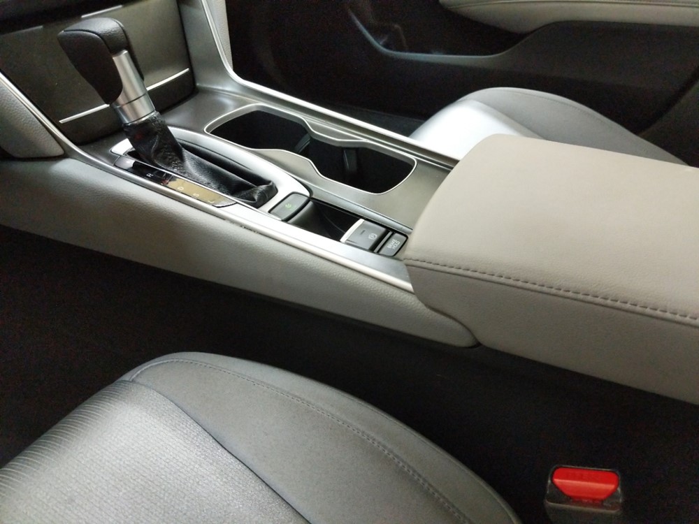 2018 Honda Accord - Center Console/Cup Holders