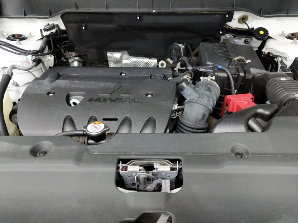 2015 Mitsubishi Outlander - Engine