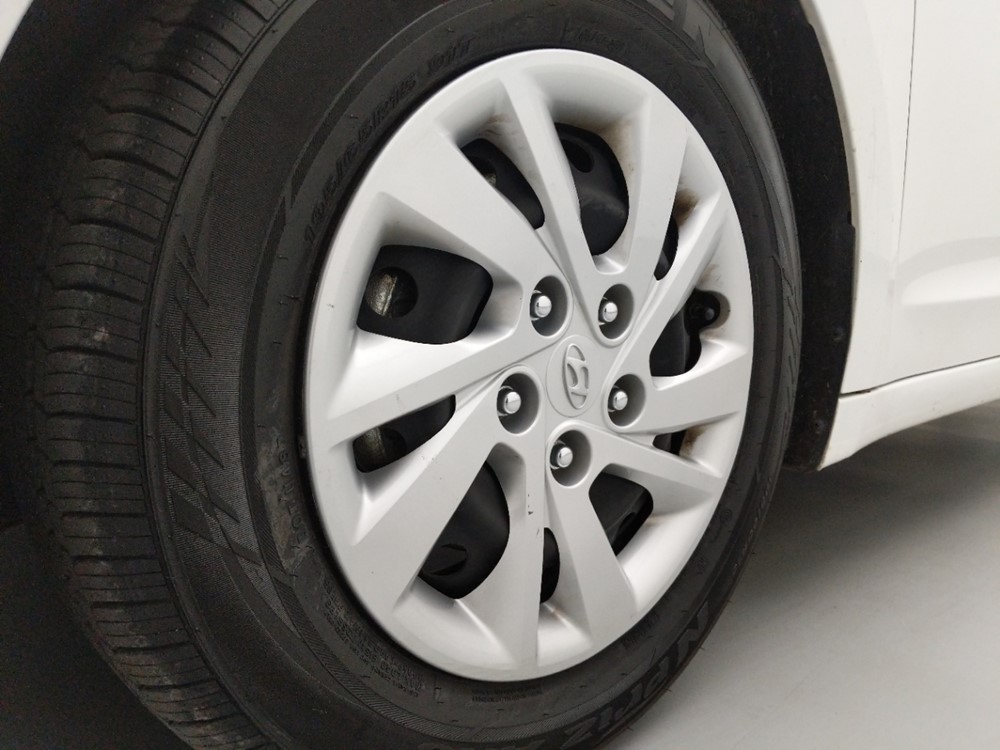 2017 Hyundai Elantra - Wheel