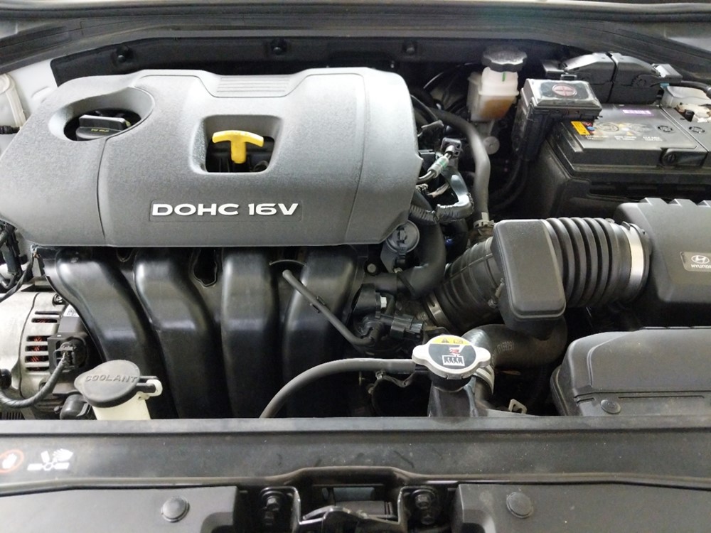2017 Hyundai Elantra - Engine