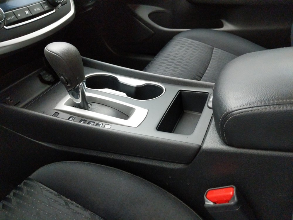 2017 Nissan Altima - Center Console/Cup Holders