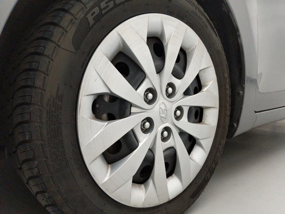 2017 Hyundai Elantra - Wheel