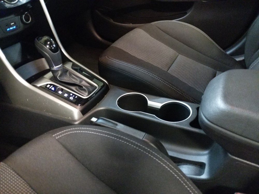 2017 Hyundai Elantra - Center Console/Cup Holders