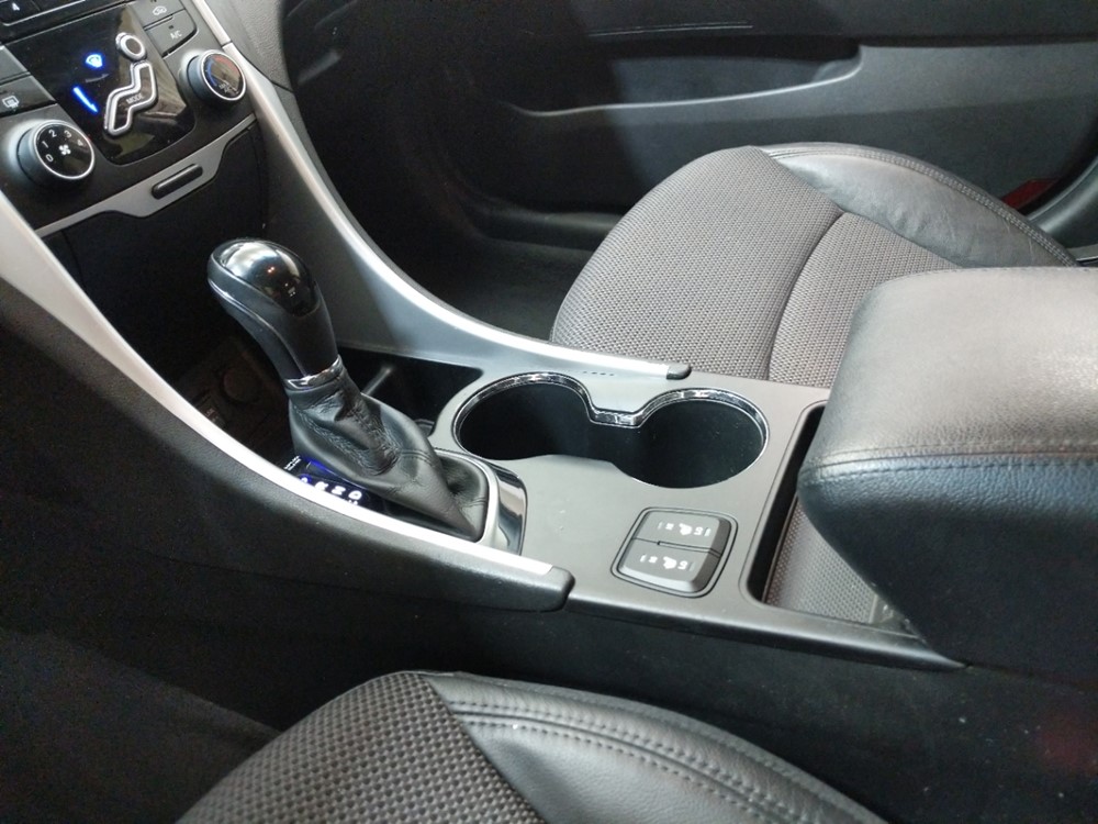 2013 Hyundai Sonata - Center Console/Cup Holders
