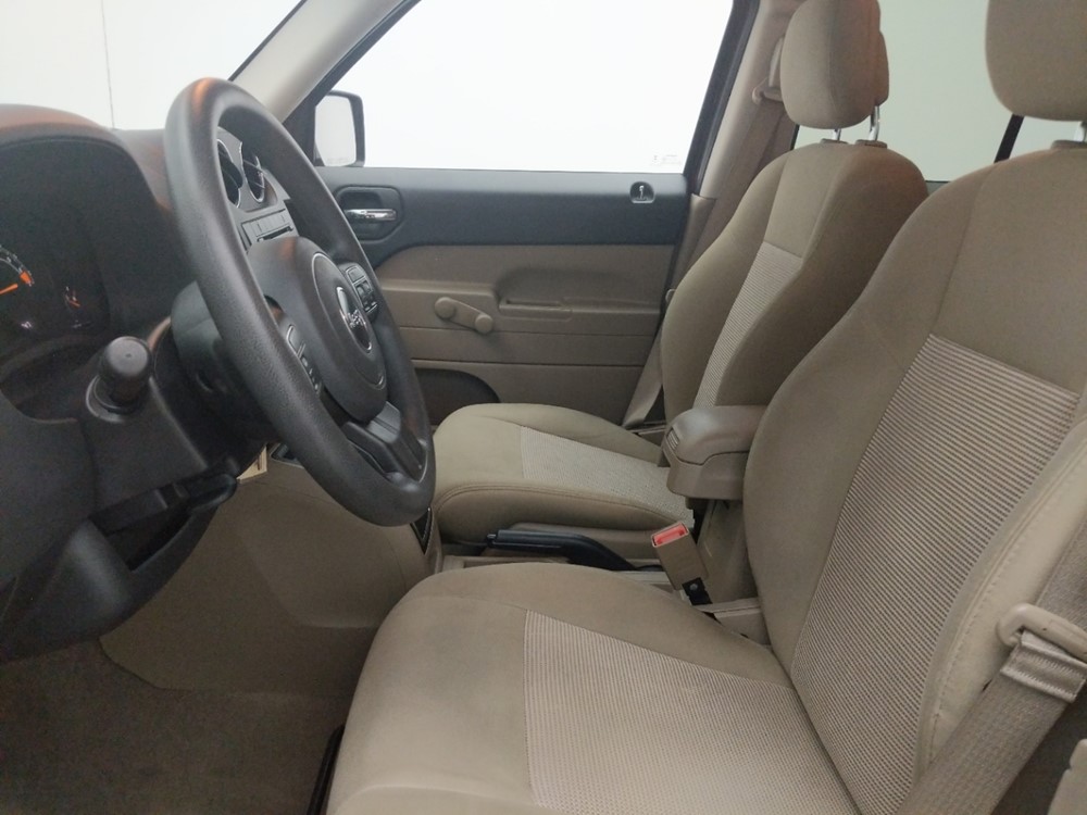 2016 Jeep Patriot - Driver Front Seat