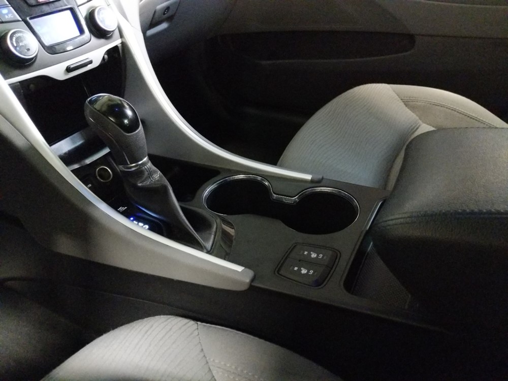 2014 Hyundai Sonata - Center Console/Cup Holders