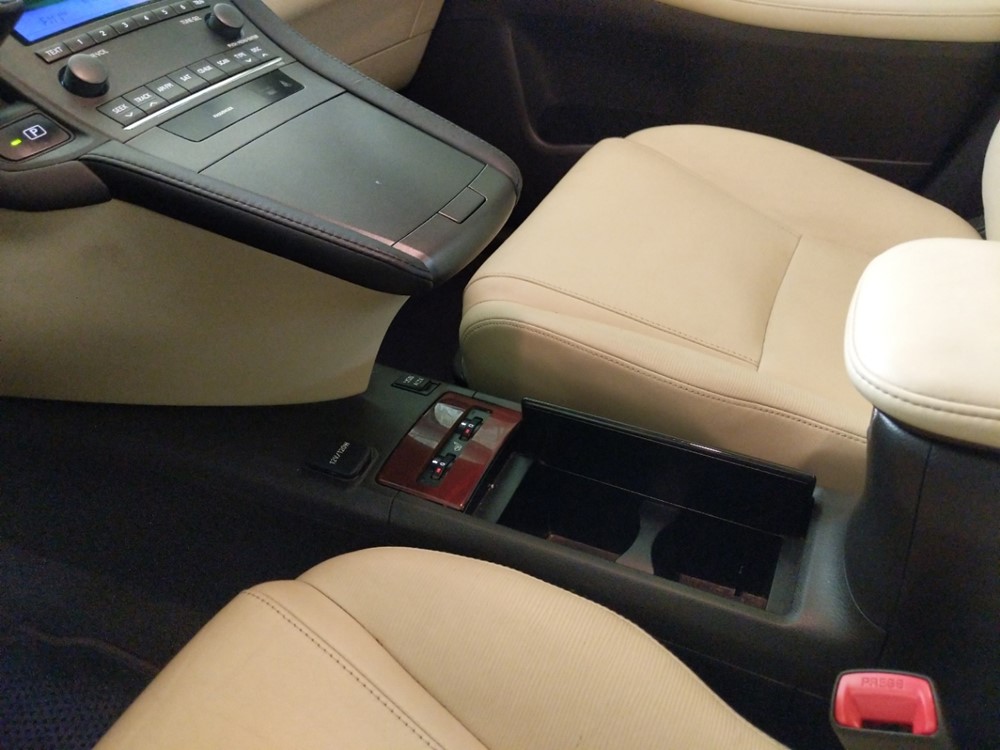 2012 Lexus HS 250h - Center Console/Cup Holders
