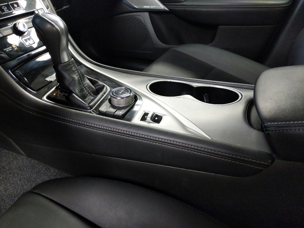 2017 INFINITI Q50 - Center Console/Cup Holders