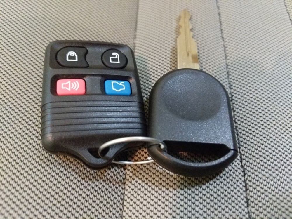 2015 Ford Taurus - Keys