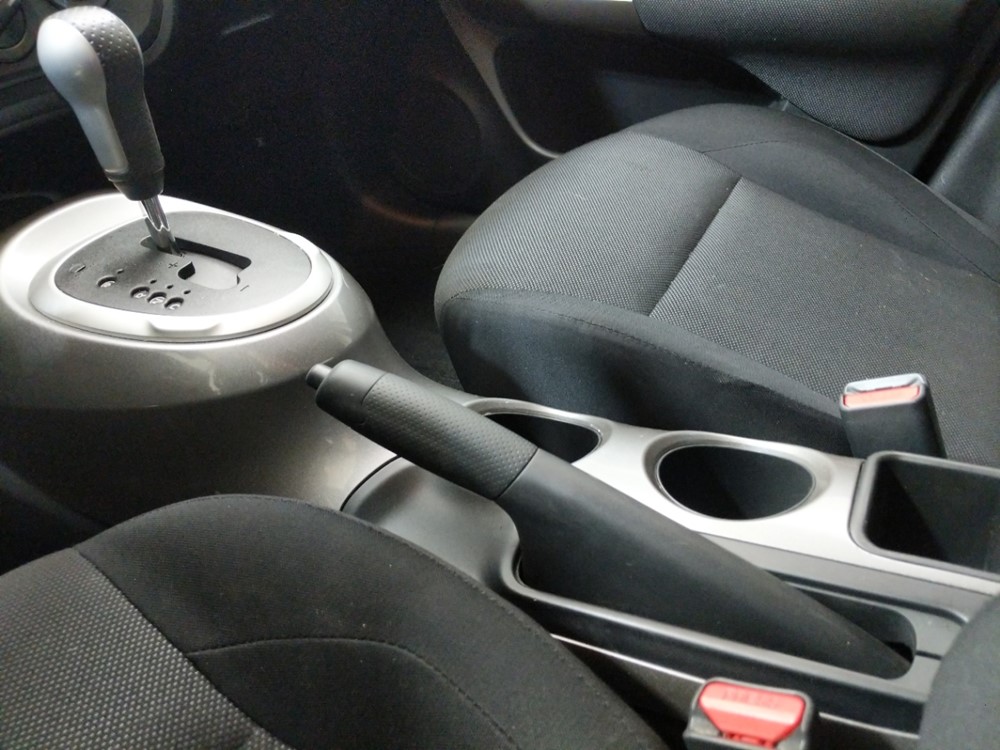 2013 Nissan JUKE - Center Console/Cup Holders