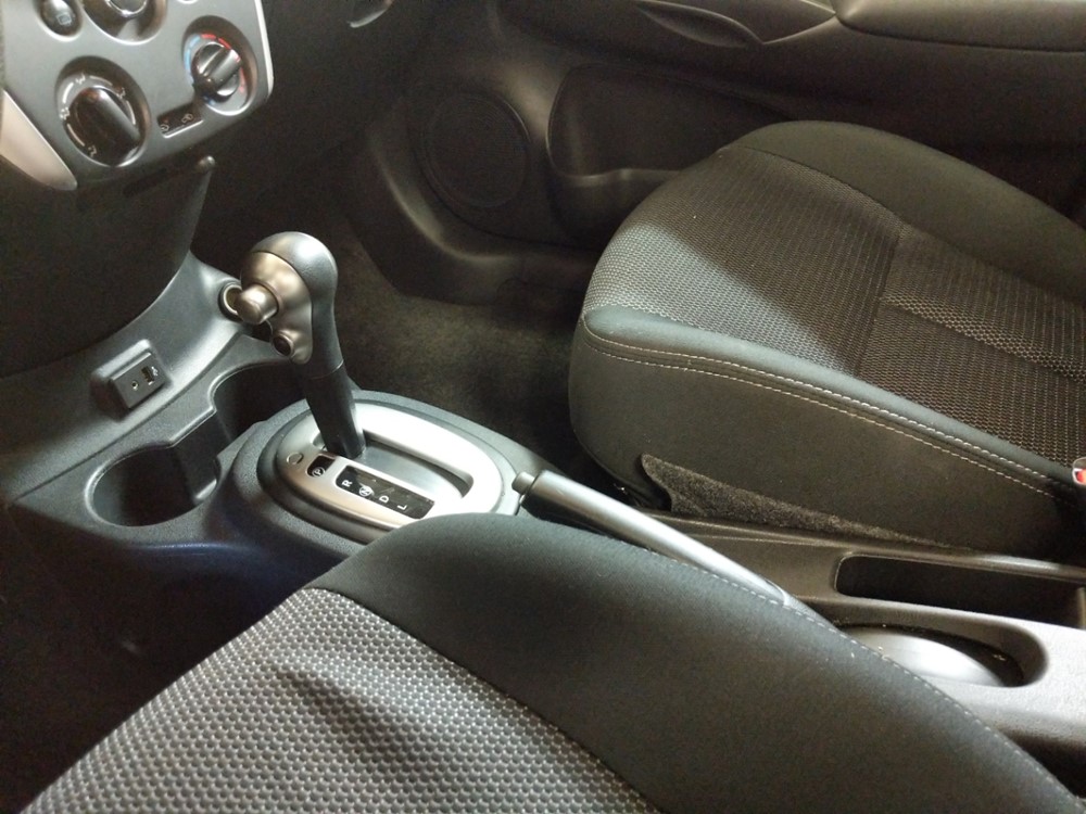 2017 Nissan Versa - Center Console/Cup Holders