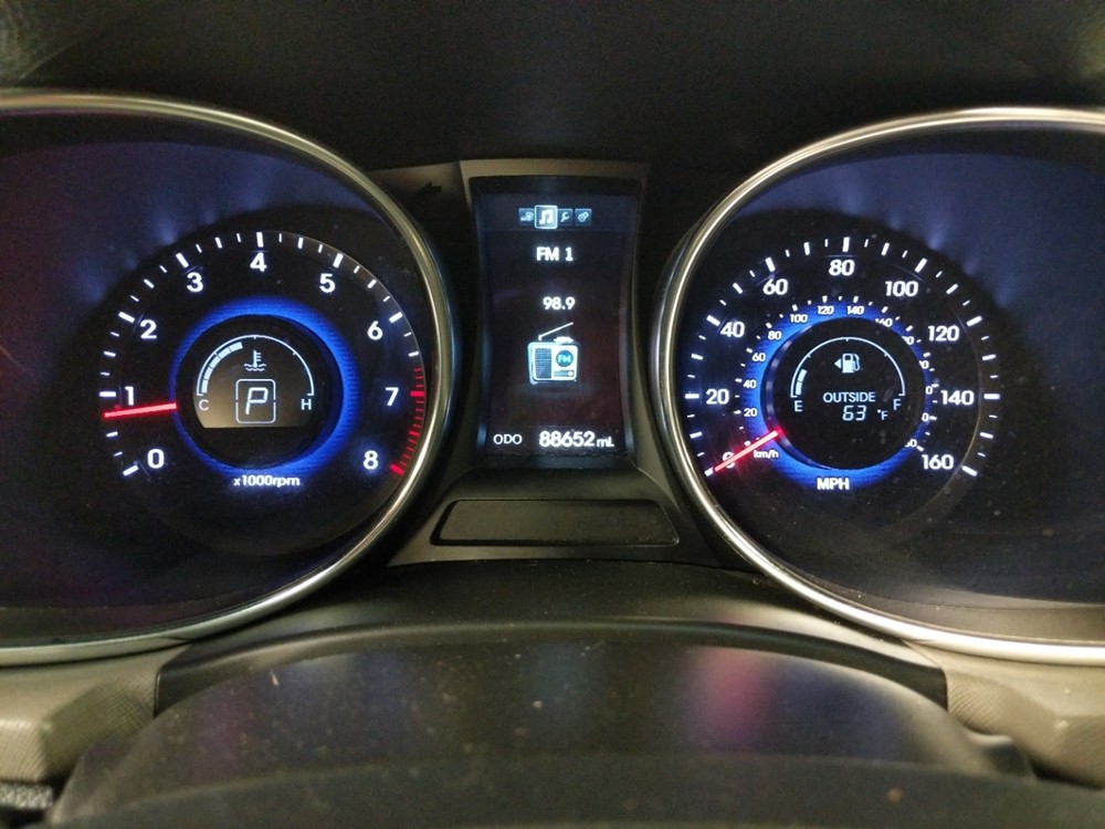2013 Hyundai Santa Fe - Odometer Close Up