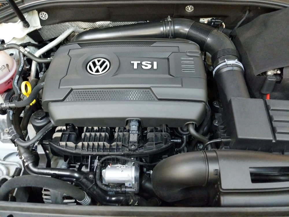 2016 Volkswagen Passat - Engine