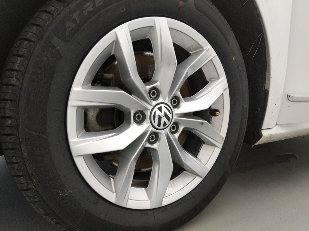 2016 Volkswagen Passat - Wheel