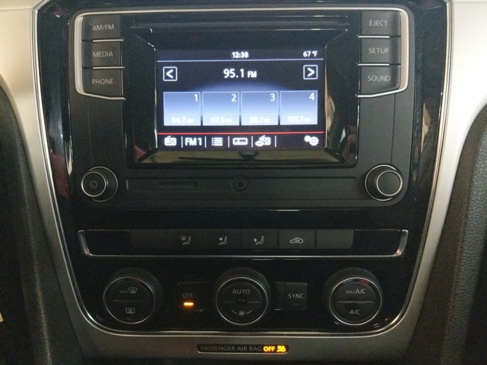 2016 Volkswagen Passat - Stereo Package
