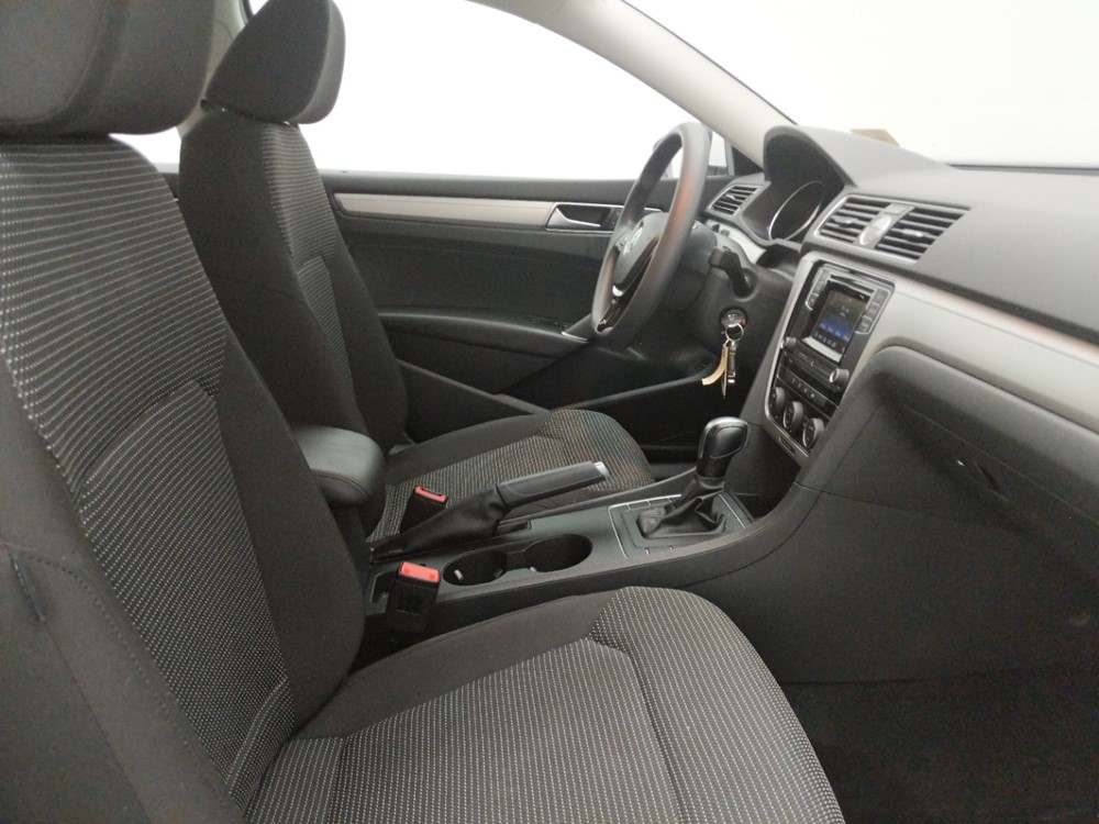 2016 Volkswagen Passat - Passenger Front Seat
