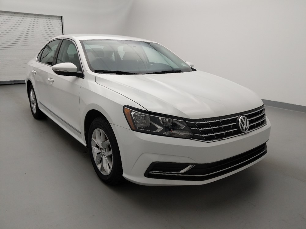 2016 Volkswagen Passat - Passenger Front Bumper