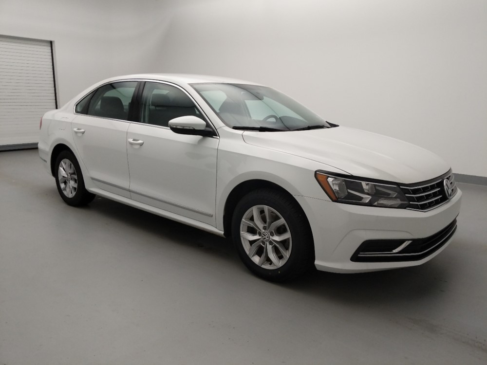 2016 Volkswagen Passat - Passenger Front Side