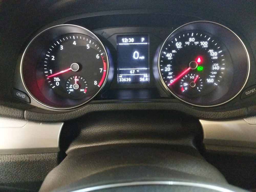 2016 Volkswagen Passat - Odometer Close Up