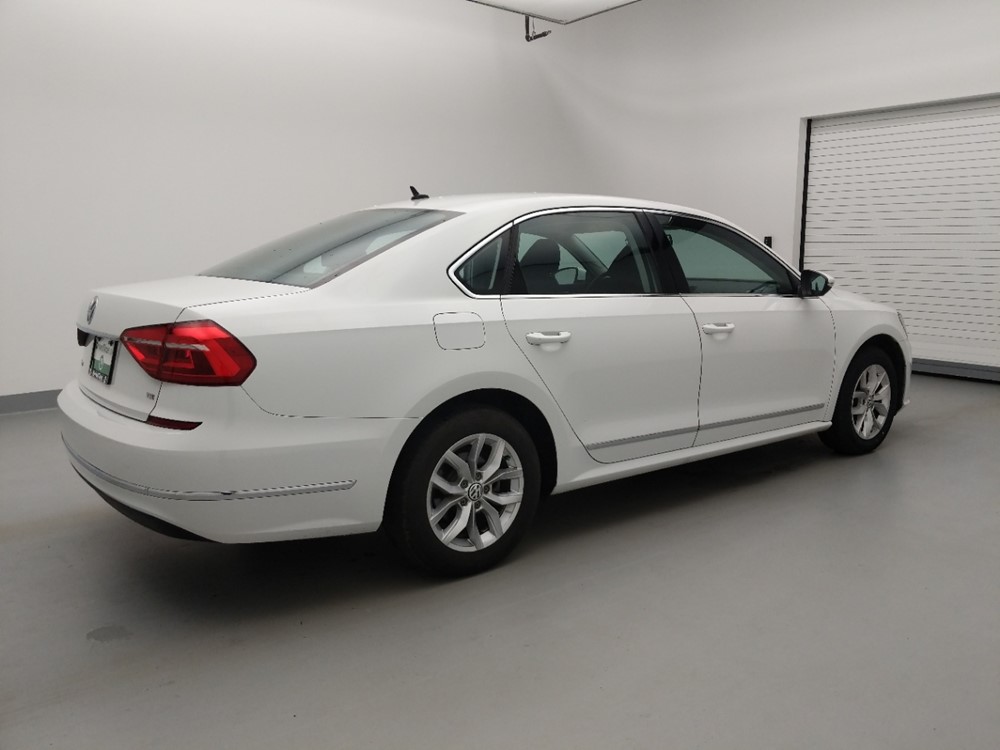 2016 Volkswagen Passat - Passenger Rear Side