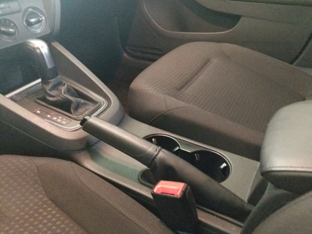 2016 Volkswagen Jetta - Center Console/Cup Holders
