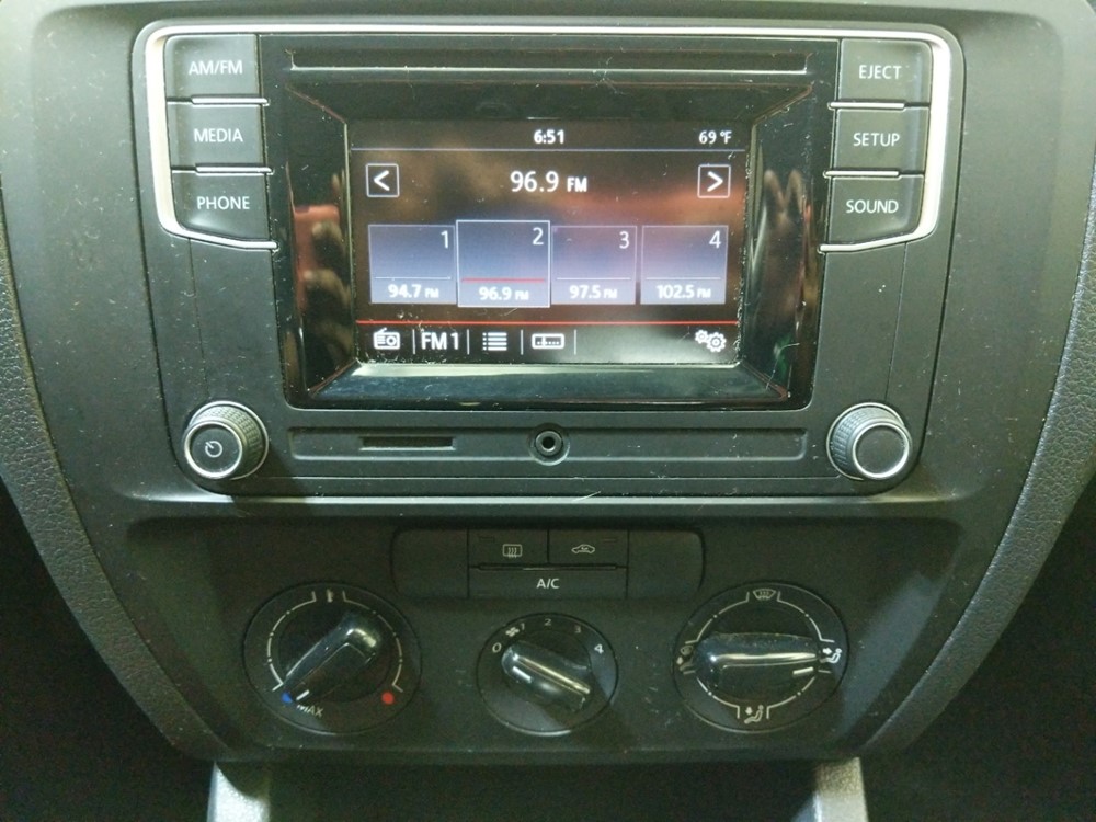 2016 Volkswagen Jetta - Stereo Package