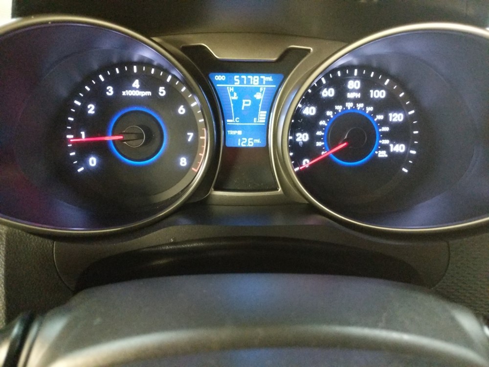 2016 Hyundai Veloster - Odometer Close Up